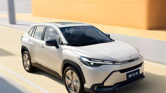 Toyota Corolla Cross chinês tem grade iluminada e nova tela de 13 polegadas
