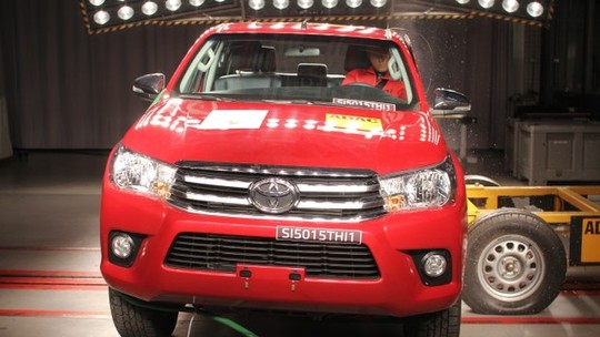 Toyota Hilux e Chevrolet Cruze recebem nota máxima em teste de segurança do Latin NCAP