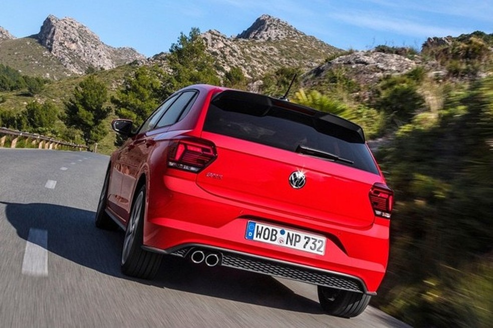 Escape duplo e aerofólio em black piano diferenciam a versão (Foto: Divulgação) — Foto: Auto Esporte