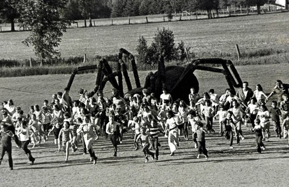 Cenas do filme The Giant Spider Invasion (Foto: Divulgação) — Foto: Auto Esporte
