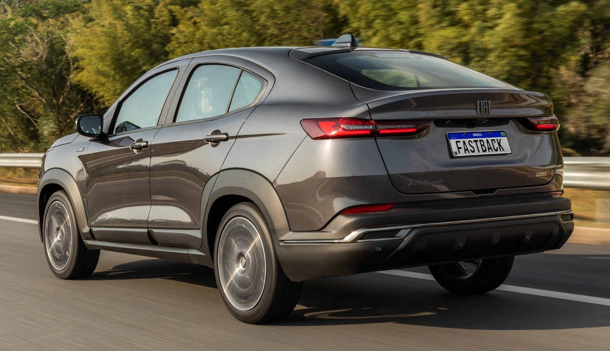 Qual versão do Fiat Fastback vale mais a pena comprar: Audace, Impetus ...