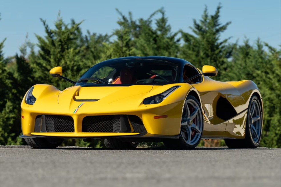 Coleção de 50 Ferrari é leiloada por R$ 660 milhões após morte do dono
