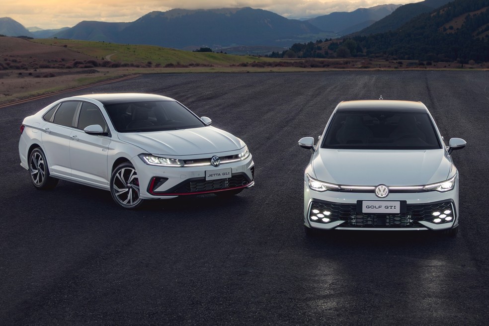 Novos Volkswagen Jetta GLi e Golf GTi foram apresentados juntos no Brasil — Foto: Divulgação/Volkswagen