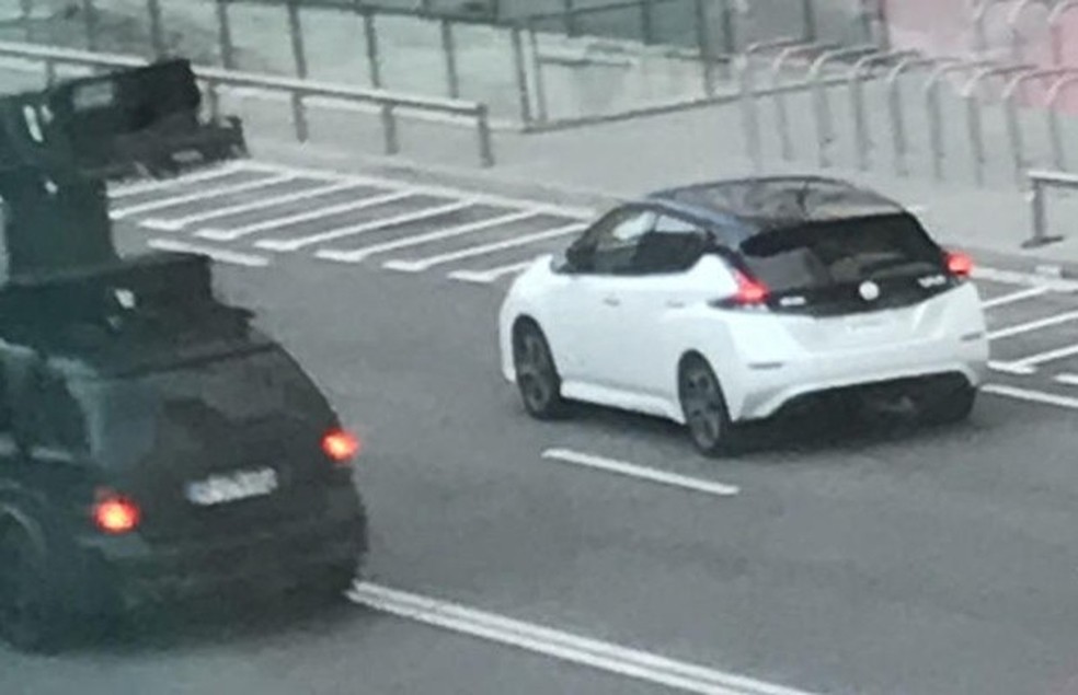 Novo Leaf é flagrado por site norueguês durante gravação de comercial na Espanha (Foto: Reprodução/TV2) — Foto: Auto Esporte