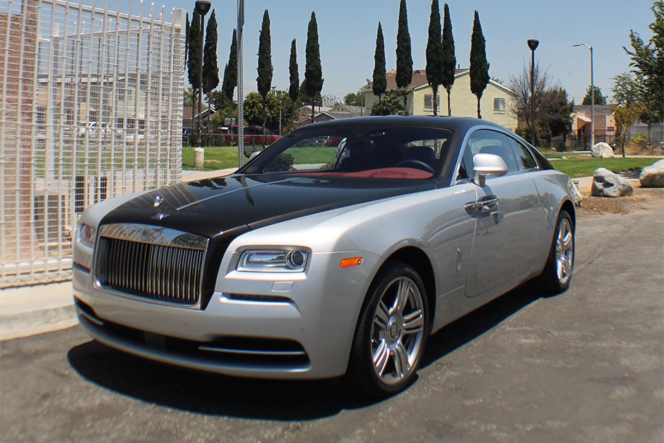 Desde o Camargue feito pela Pininfarina que a Rolls não apresentava um cupê tão chamativo