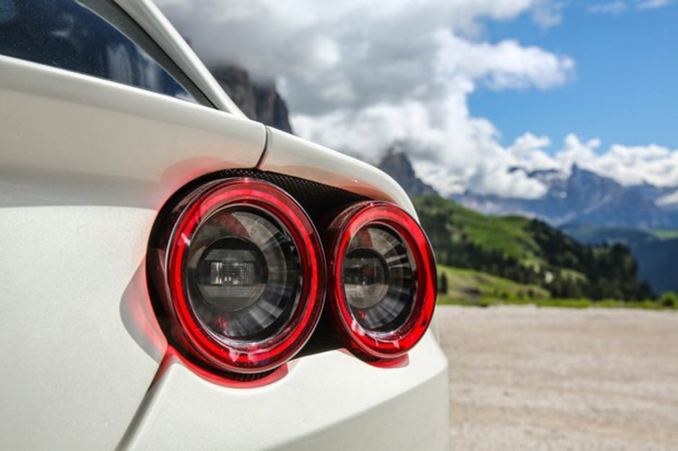 Lanternas traseiras mais agressivas da GTC4Lusso são homenagem ao passado da Ferrari (Foto: Divulgação) — Foto: Auto Esporte