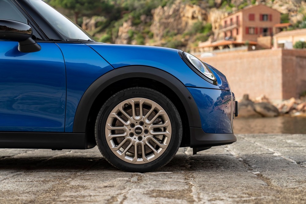 Teste: Mini Cooper evolui pouco e se torna refém do próprio visual