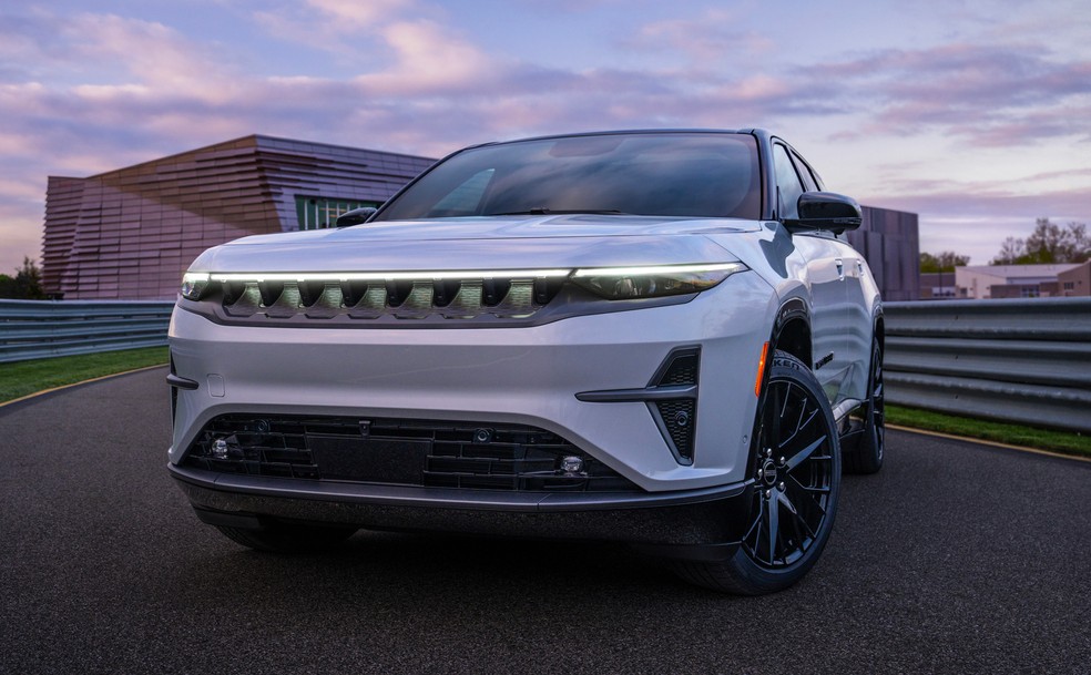 Sete fendas da Jeep perderam função prática, mas seguem como elemento estético — Foto: Divulgação