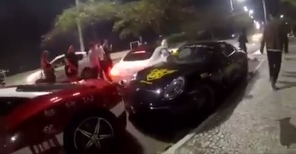 Acidente envolvendo um Mercedes AMG GT, Porsche 911 e uma Ferrari 458 Italia (Foto: Reprodução/Facebook) — Foto: Auto Esporte