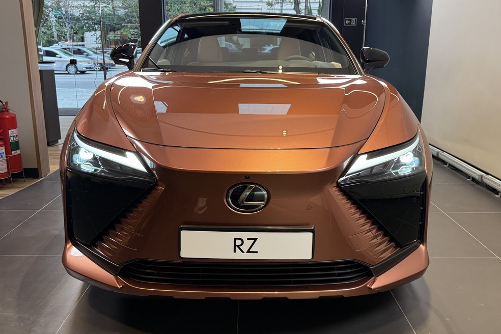 Lexus RZ tem baterias de 77 kWh — Foto: Cauê Lira/Autoesporte