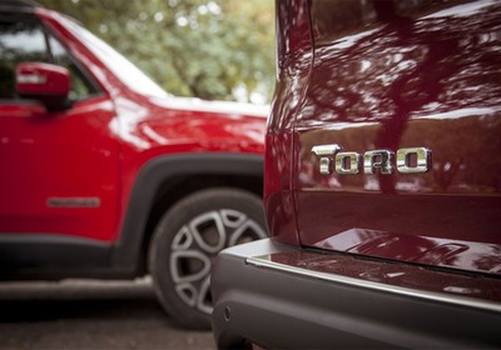 Comparativo: Jeep Renegade X Fiat Toro (Foto: Auto News Brasil) — Foto: Auto Esporte