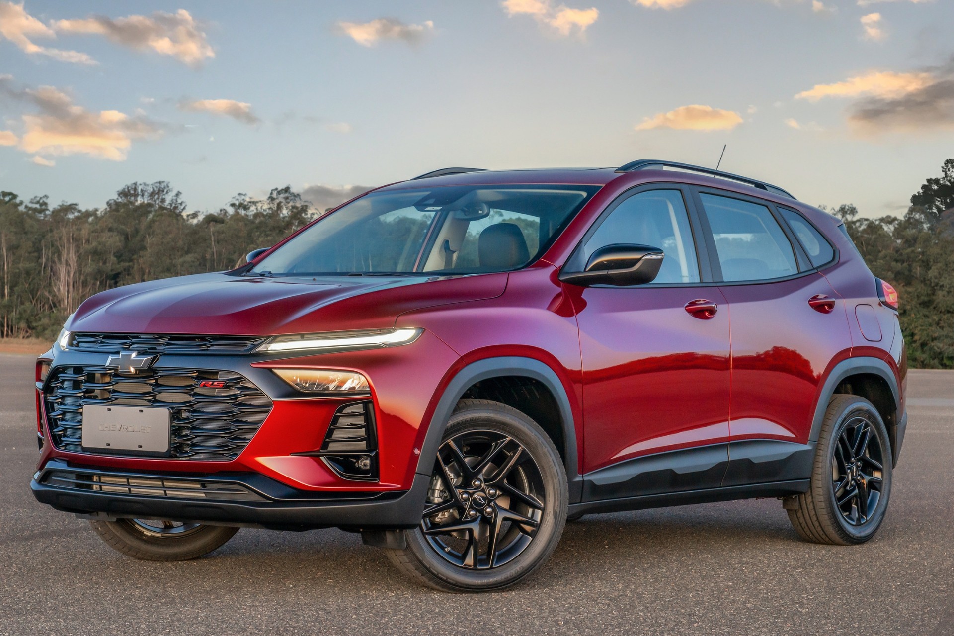 Chevrolet Onix e Tracker 2026 perdem potência para baixar preço; entenda