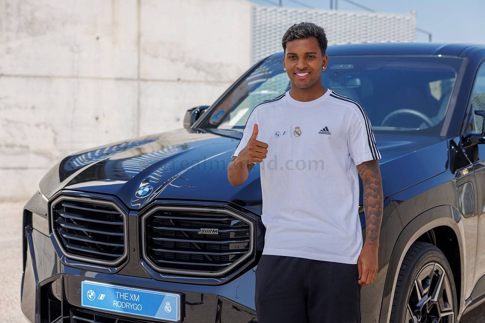 Rodrygo Goes escolhe BMW XM, assim como outros sete jogadores do clube — Foto: Reprodução/Real Madrid