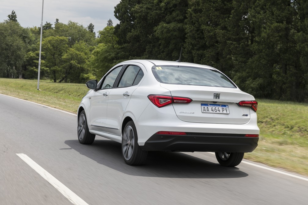 Fiat Cronos 1.8 Precision AT6 — Foto: Peter Fussy/G1