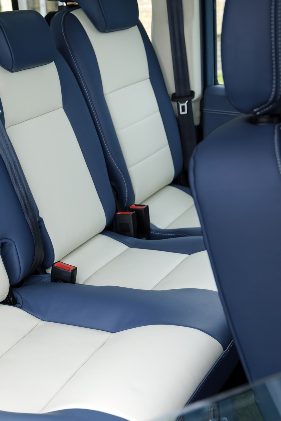 Detalhe do acabamento interno do Land Rover Defender Classic Works — Foto: Nick Dimbleby/Auto News Brasil