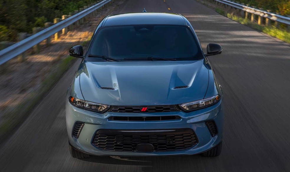 Na frente, Dodge Hornet tem capô, grade e para-choque exclusivos — Foto: Divulgação