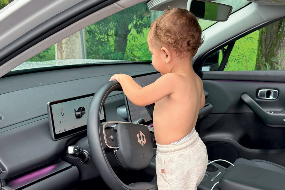 Leapmotor C10 fez sucesso entre meus familiares, principalmente nas mãos do meu primo Miguel — Foto: Vitória Drehmer/Auto News Brasil