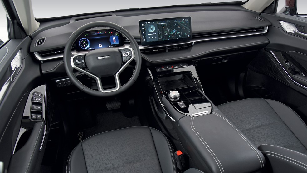 Poucos botões, muito espaço: cabine do Haval reflete a modernidade  do projeto — Foto: Murilo Góes/Auto News Brasil