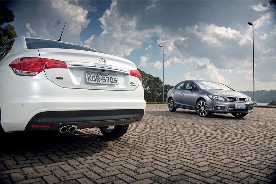 Citroën C4 Lounge versus Honda Civic 