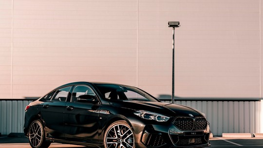 BMW Série 7, M135i e M235i adotam visual "dark" e podem custar até R$ 43 mil mais caro