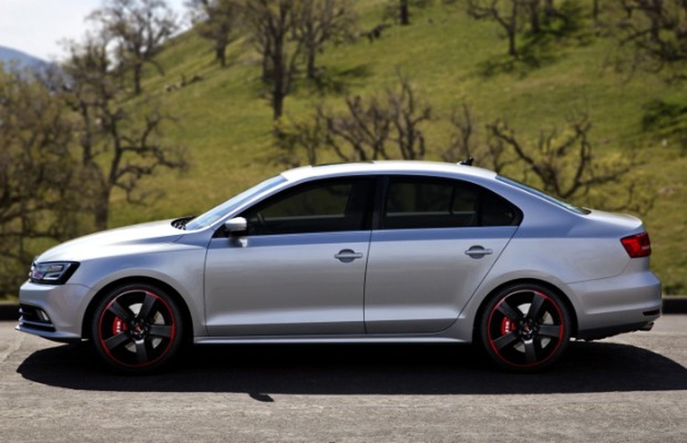 Perfil se destaca pelas rodas especiais aro 19 da Oettinger (Foto: Divulgação) — Foto: Auto Esporte