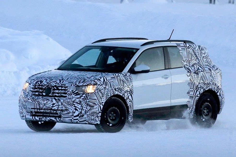 Volkswagen T-Cross é fotogrado em testes na Finlândia (Foto: Automedia) — Foto: Auto Esporte
