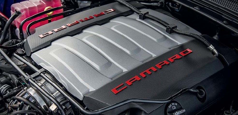 Motor 6.2 V8 de 461 cv só está disponível na configuração SS (Foto: Divulgação) — Foto: Auto Esporte