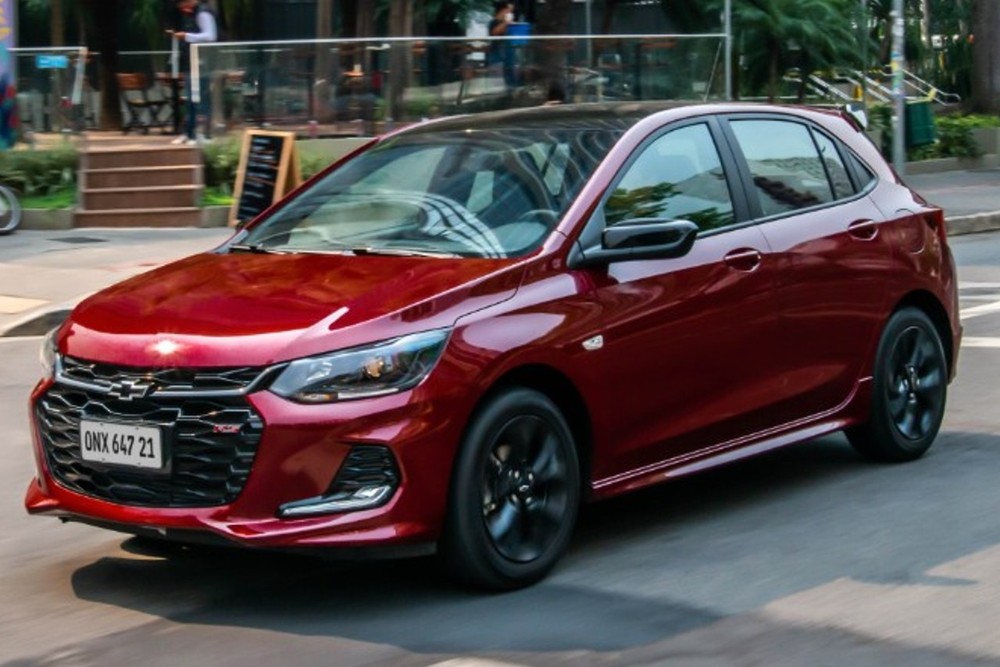 Quanto custa encher o tanque de Chevrolet Onix, Porsche 911 e outros