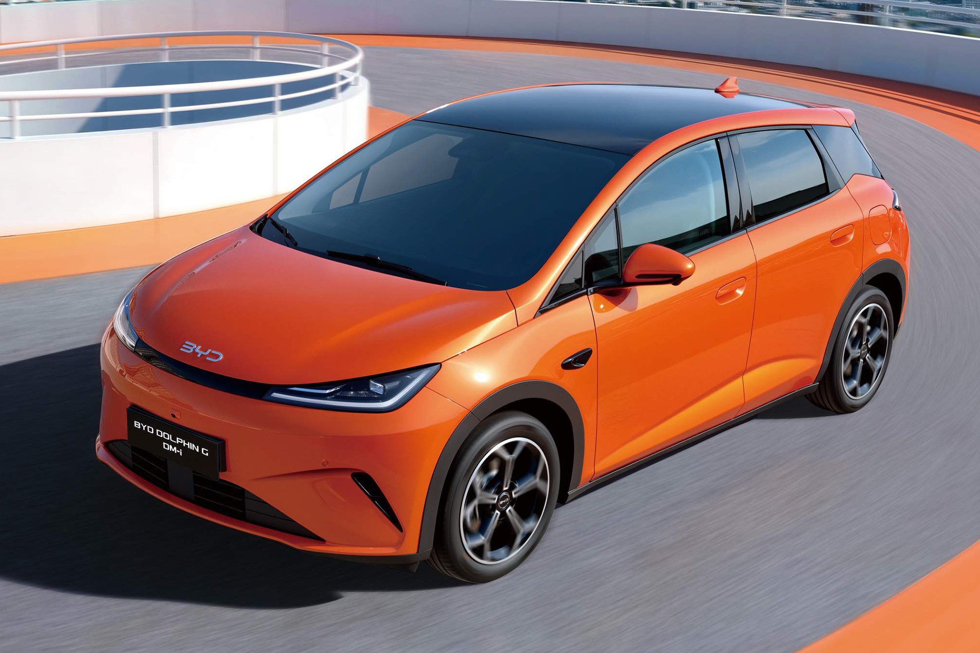 BYD Dolphin G híbrido é revelado com 1.000 km de autonomia e vem ao Brasil