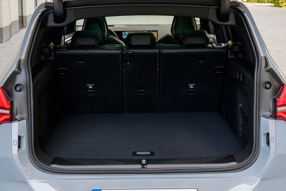 BMW X3 30 xDrive M Sport tem porta-malas com capacidade para 570 litros no padrão VDA — Foto: Divulgação