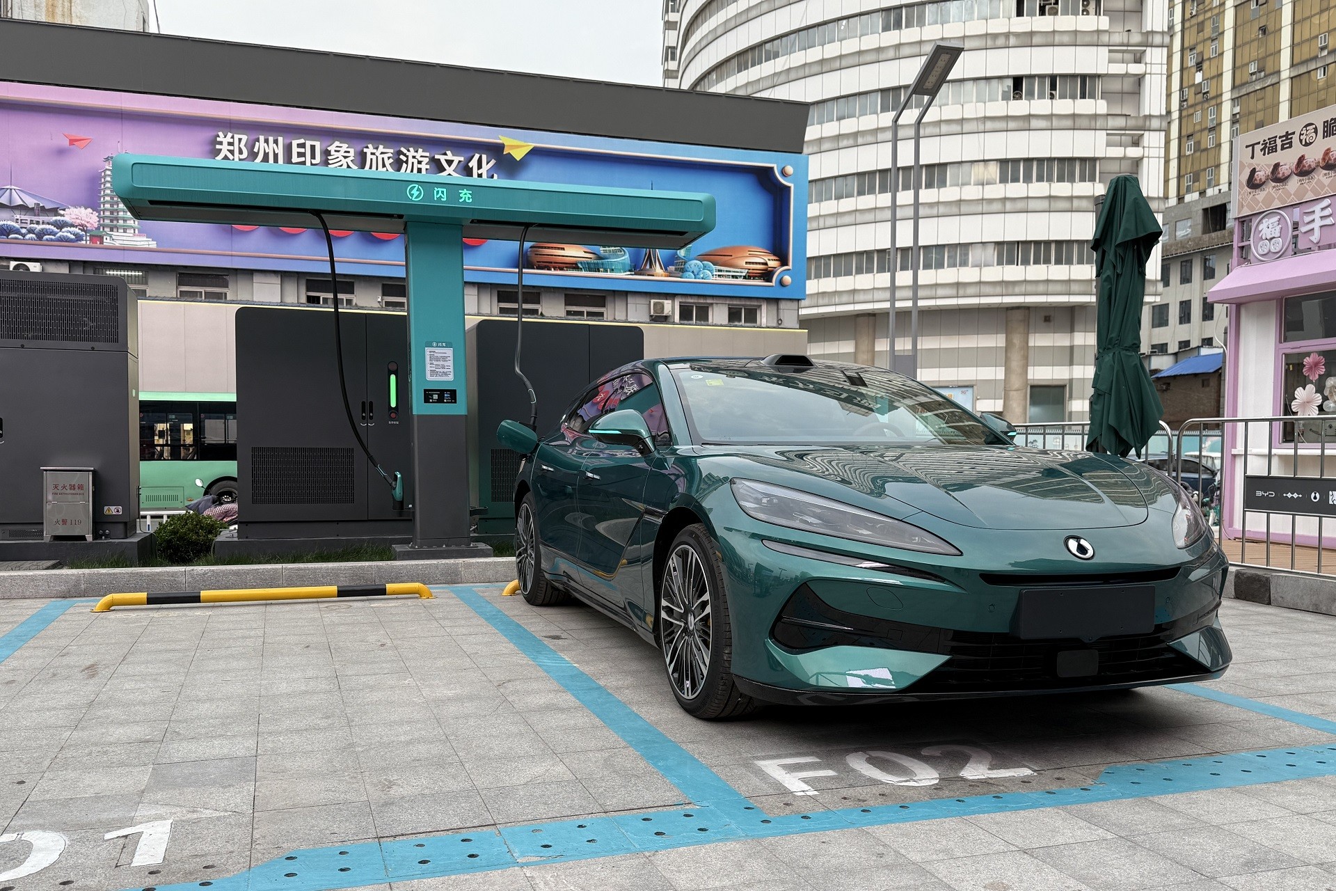 Como é o carregador mais potente do mundo que a BYD vai instalar no Brasil