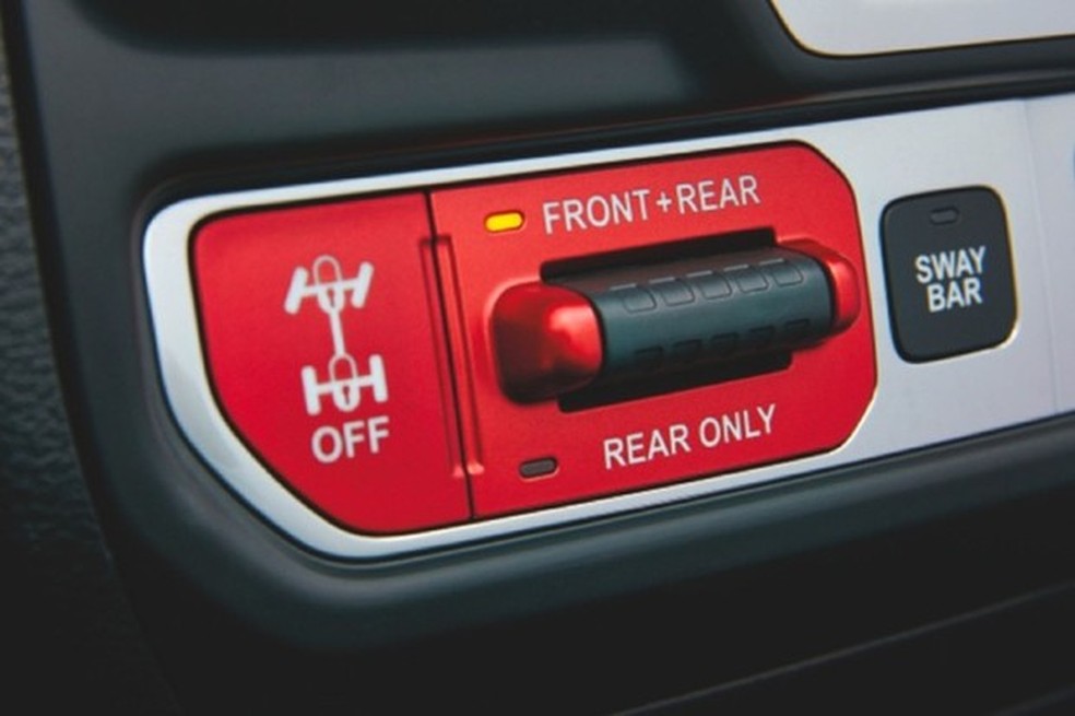 Há bloqueio eletrônico dos diferenciais dianteiro e traseiro (Foto: Divulgação) — Foto: Auto Esporte