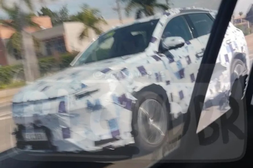 Novo BYD Song Pro circula em testes com frente redesenhada