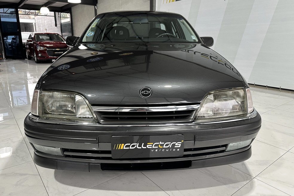 Motor aspirado era 3.0 e desenvolvia 165 cv e 23,4 kgfm — Foto: Reprodução/Collectors Veículos