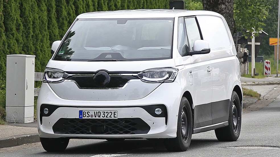 O logotipo frontal não será tão grande, mas a grade principal do radiador é falsa — Foto: Automedia