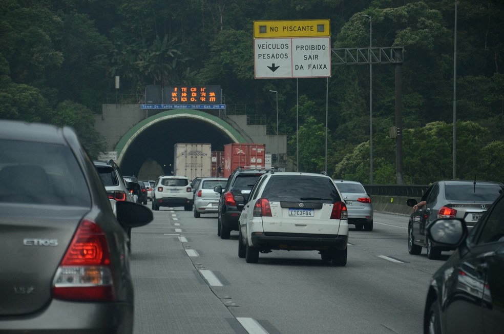 Trânsito intenso de algumas rodovias exige máxima atenção na direção — Foto: André Schaun