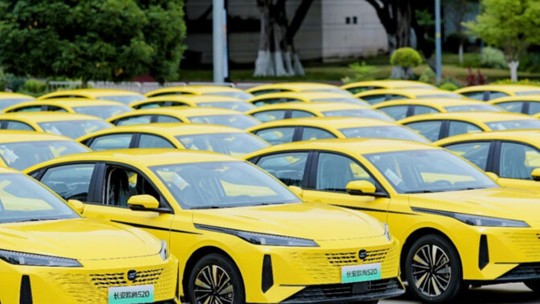 Novo elétrico chinês troca de bateria em menos de 2 minutos