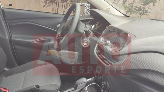 Flagra: novo Chevrolet Onix terá uma tela multimídia maior e wi-fi incluso