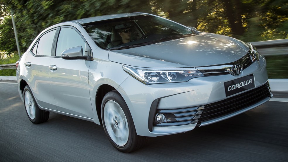 Toyota Corolla XEi 2017 não trazia controles de tração e estabilidade — Foto: Divulgação