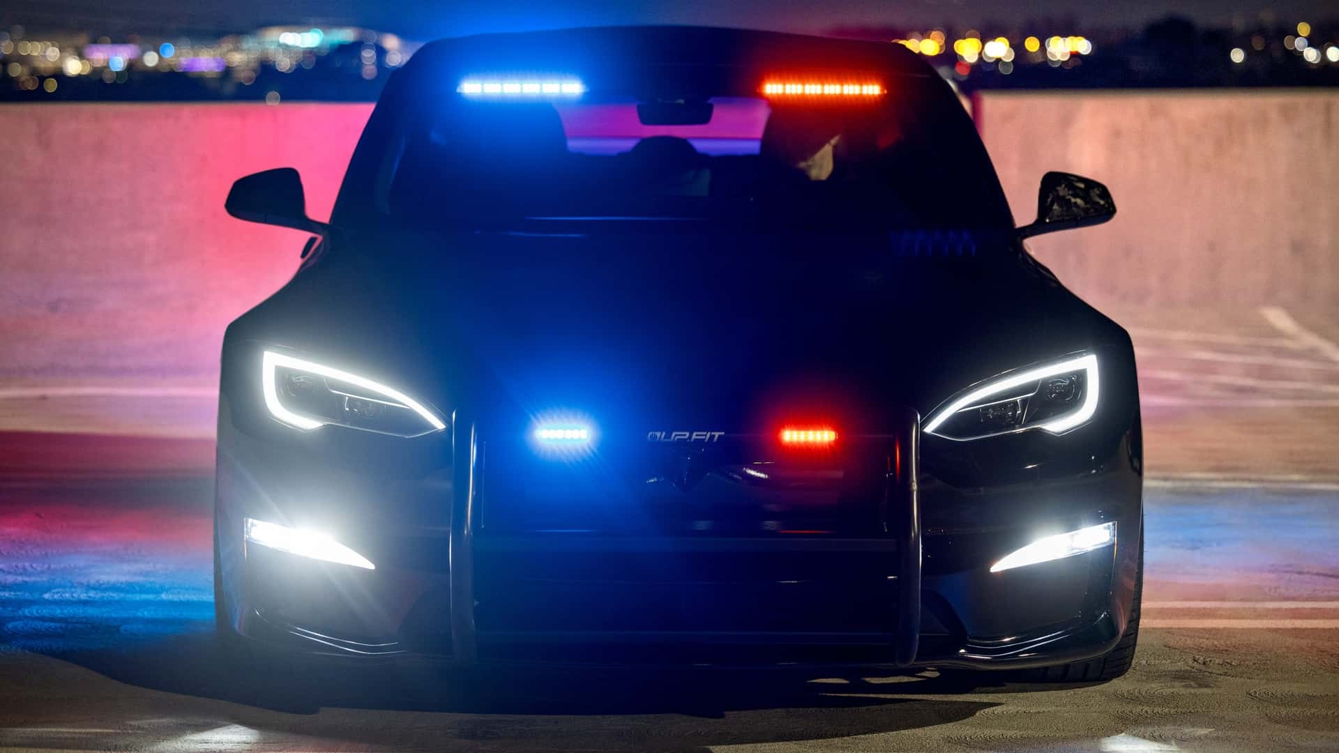 Conheça a viatura da polícia de 1.000 cv que acelera como um carro de F1