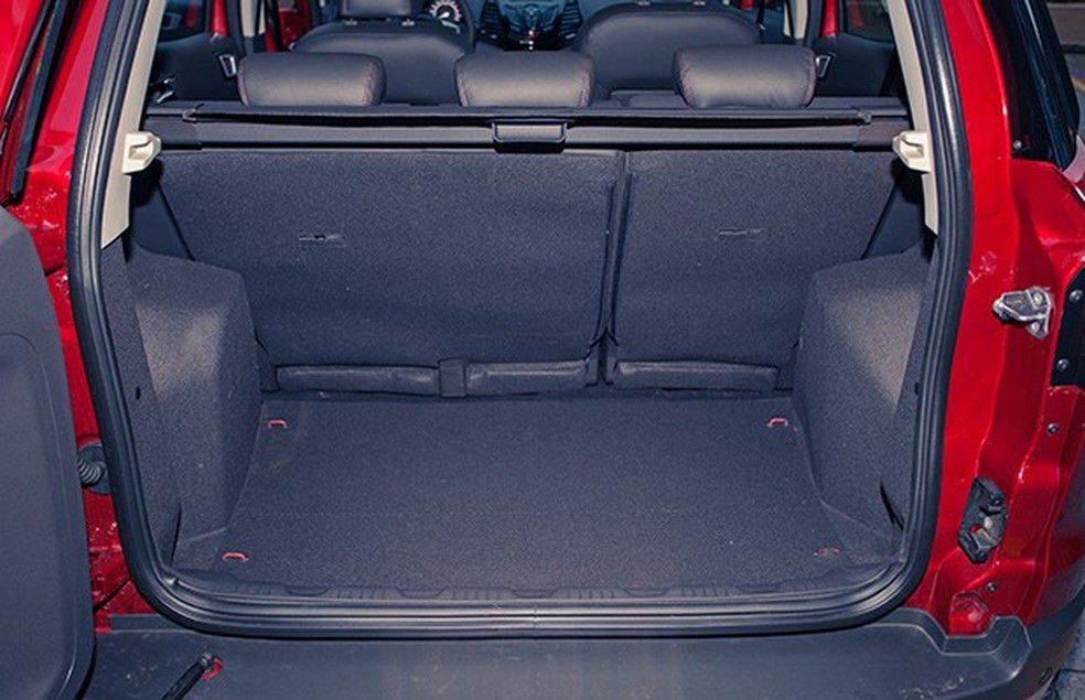 Porta-malas de 332 litros é inferior ao volume do Renault Sandero (Foto: Bruno Guerreiro/Auto News Brasil) — Foto: Auto Esporte