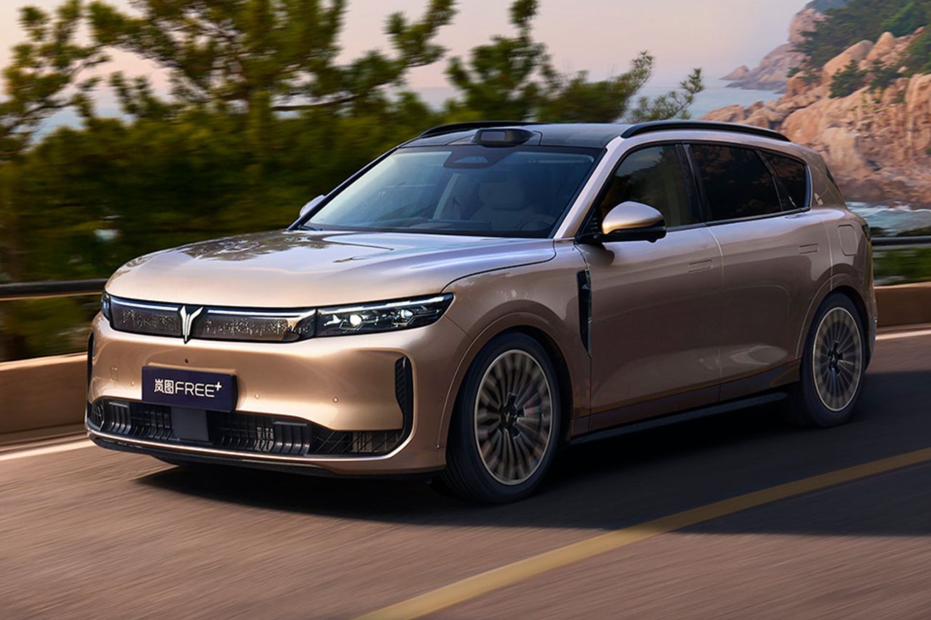 Stellantis se une a JLR e chinesas para superar crise com carros elétricos