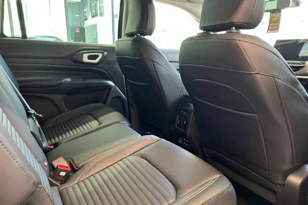 Jeep Commander Longitude 2026 - segunda fileira
