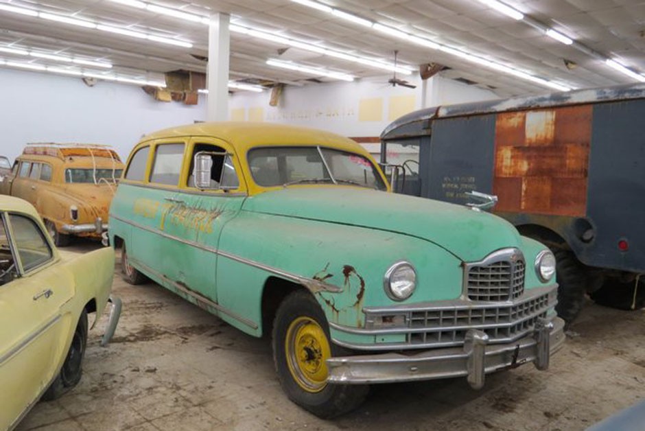 Coleção com mais de 700 carros vintage é leiloada nos EUA