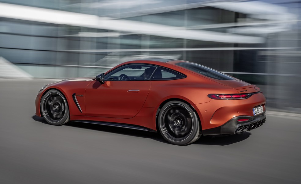 Mercedes AMG GT 63 S E Performance é equipado com motor V8 que entrega 816 cv de potência; torque se assemelha ao de um caminhão — Foto: Divulgação