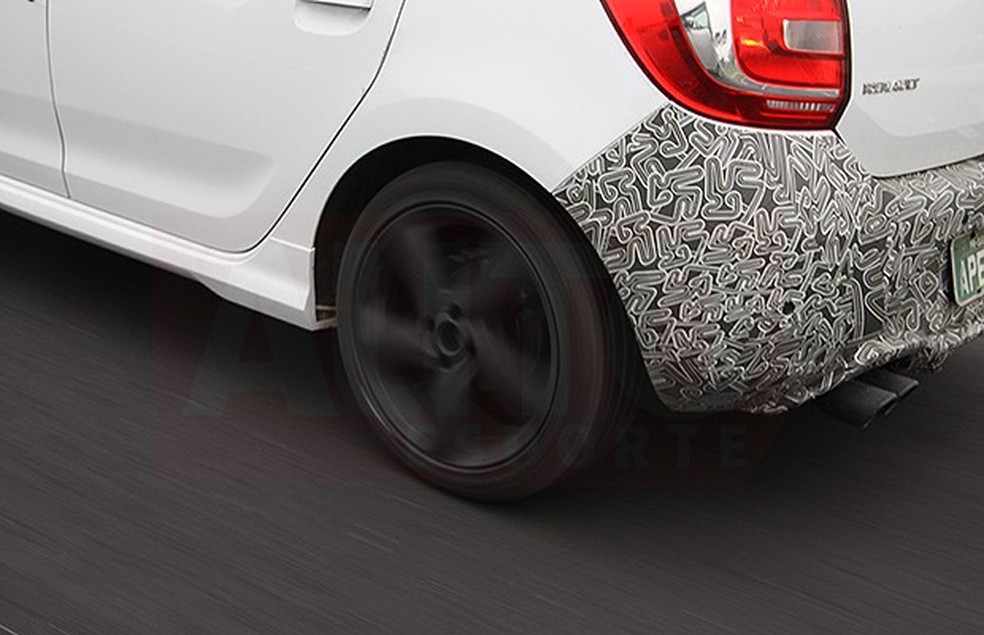 Renault Sandero RS flagrado em testes (Foto: Marlos Ney Vidal/Auto News Brasil) — Foto: Auto Esporte