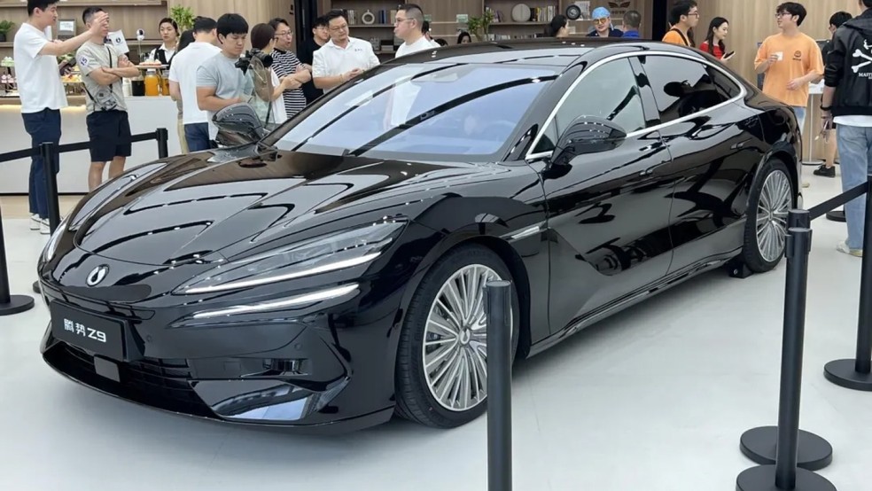 Denza Z9 chega para ser o modelo mais sofisticado da BYD na região — Foto: Reprodução/Car News China
