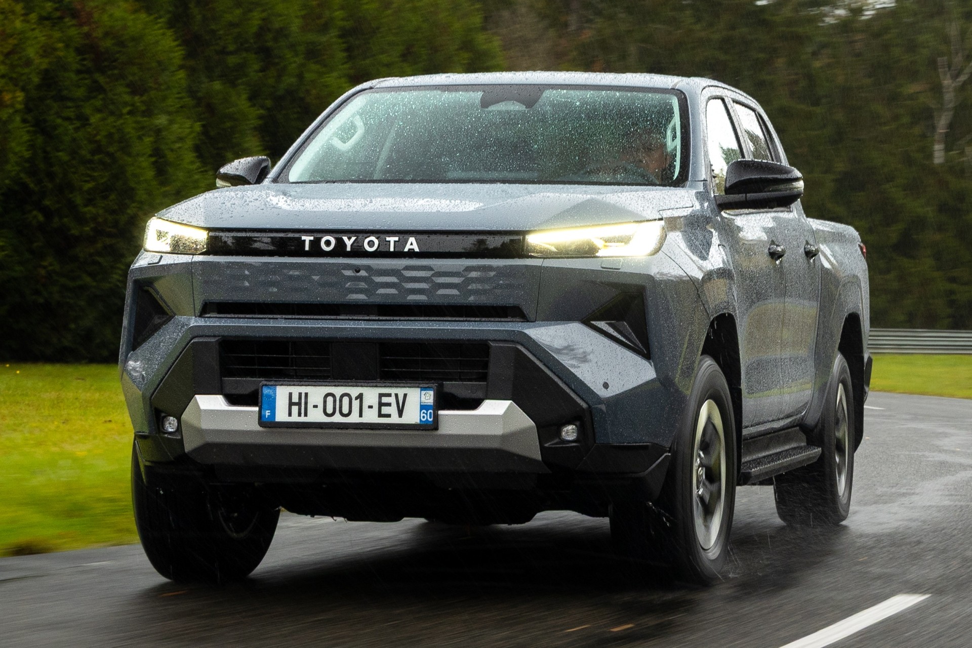 Toyota Hilux elétrica será produzida na Argentina junto com versão a diesel