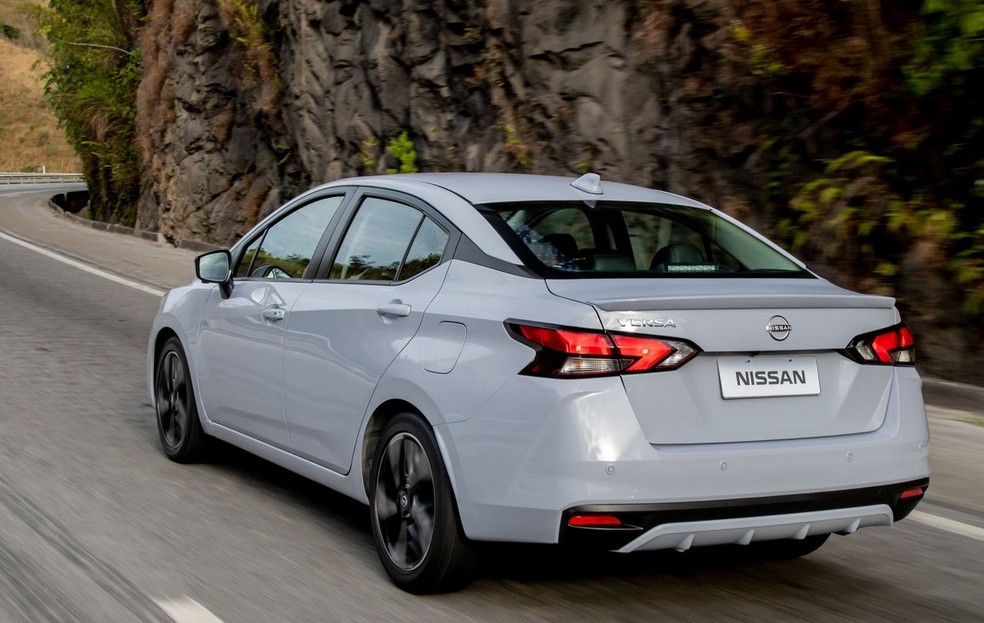 Nissan Versa 2024 tem um novo tom de cinza no portfólio  — Foto: Divulgação/Nissan