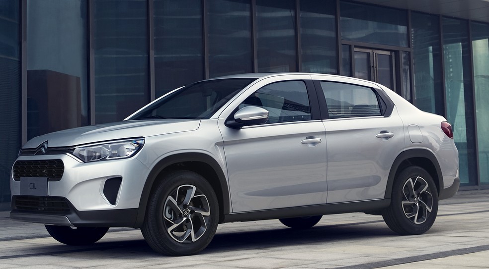 O sedã adota um visual próximo à nova identidade de design da Citroën — Foto: Divulgação